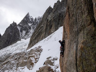 Lors d'une sortie à l'Envers des Aiguilles, dans le massif du Mont-Blanc, du groupe Espoir escalade Savoie en 2025. Lors d'une sortie à l'Envers des Aiguilles, dans le massif du Mont-Blanc, du groupe Espoir escalade Savoie en 2025.