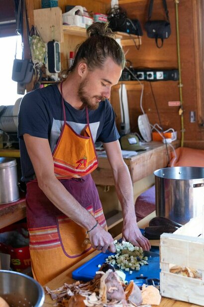 Florian, gardien du refuge des Aiguilles d'Arves ©Thibaut Blais - collection FFCAM Florian, gardien du refuge des Aiguilles d'Arves ©Thibaut Blais - collection FFCAM
