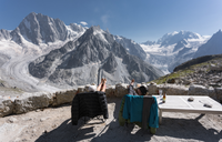 Terrasse du refuge du Couvercle ©Vertical Flow / FFCAM Terrasse du refuge du Couvercle ©Vertical Flow / FFCAM